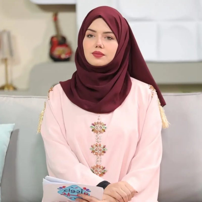 بحيرة قاسم.. مذيعة الانتقالي التي رفضت مغادرة عدن إلى قناة “الجنوب اليوم” في الرياض